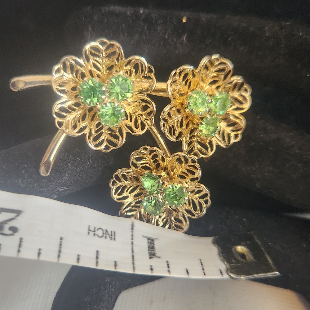 Vintage Gold Tone Filigree Triple Flower Brooch Green Rhinestone Floral Pin - Picture 4 of 7